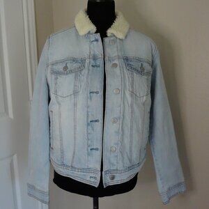 SIZE M. Universal Thread sherpa trucker denim jean jacket